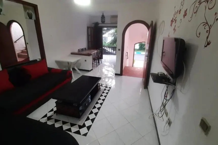 Room 3 of 8