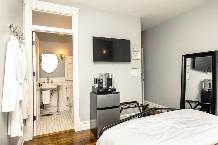 Room 16 of 83
