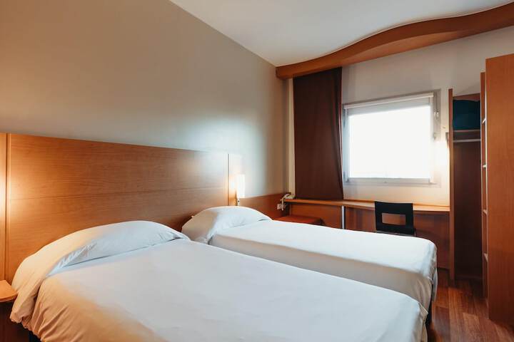 Room 22 of 102