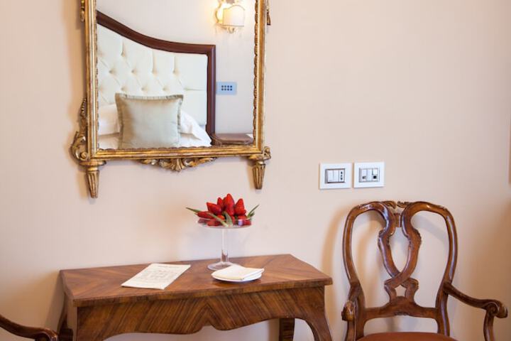 Room 21 of 106