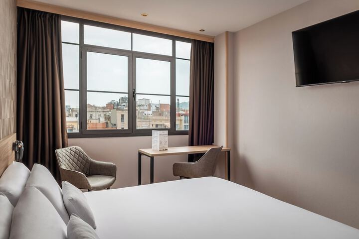 Room 10 of 65
