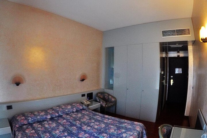 Room 13 of 45