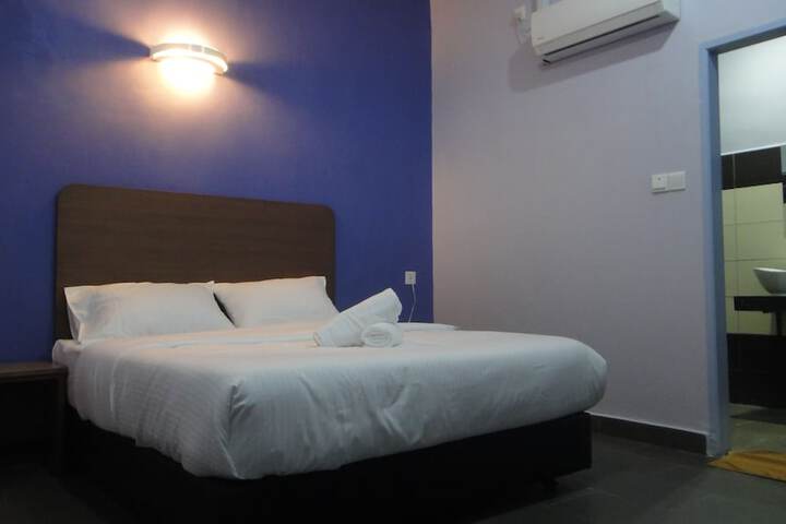Room 14 of 33