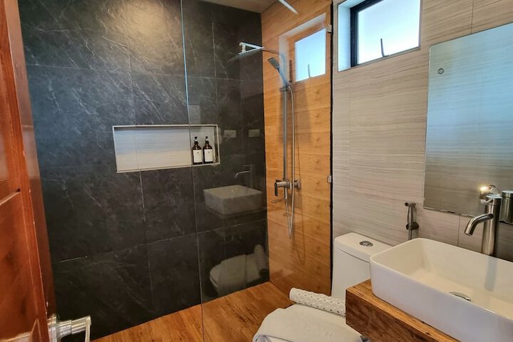 Room 33 of 47
