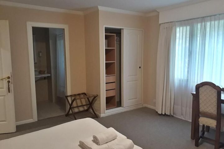 Room 28 of 38