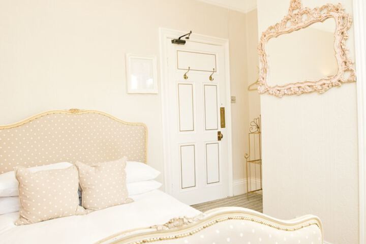 Room 172 of 250