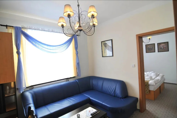 Room 6 of 30
