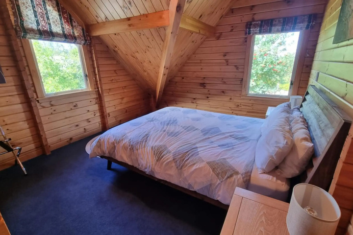 Room 4 of 16