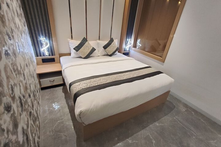 Room 14 of 74
