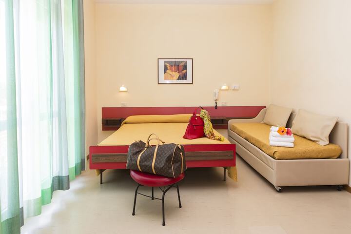 Room 11 of 39