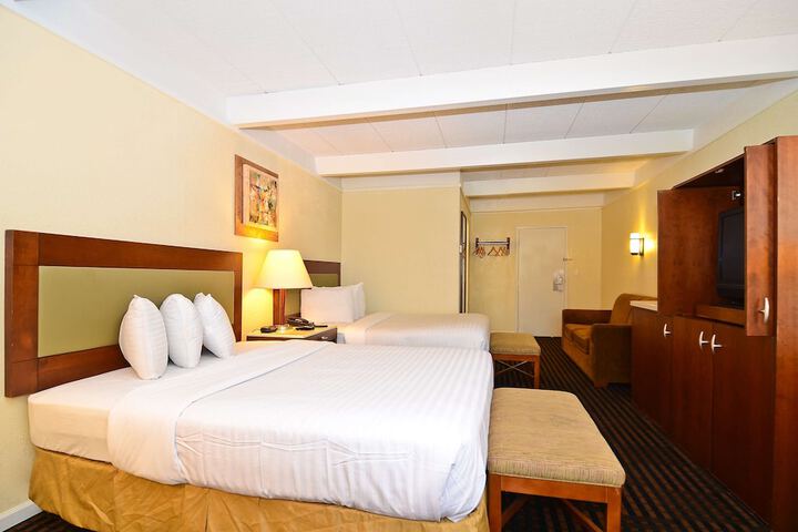 2 Queen Beds (6 of 6)