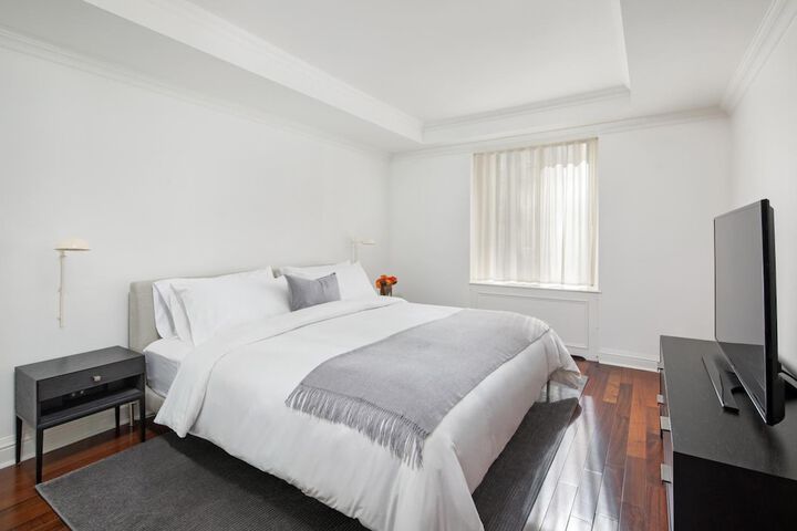 Room 10 of 33