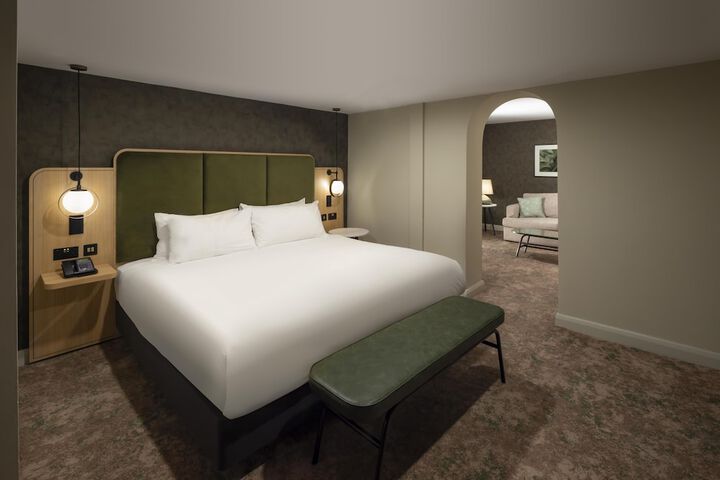 Room 53 of 179