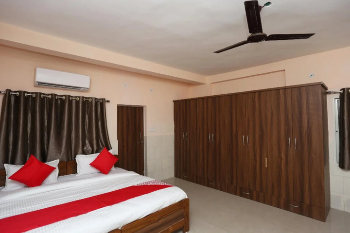 Room 5 of 14