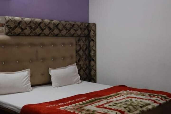 Room 4 of 15