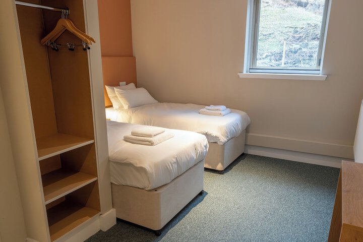 Room 6 of 33