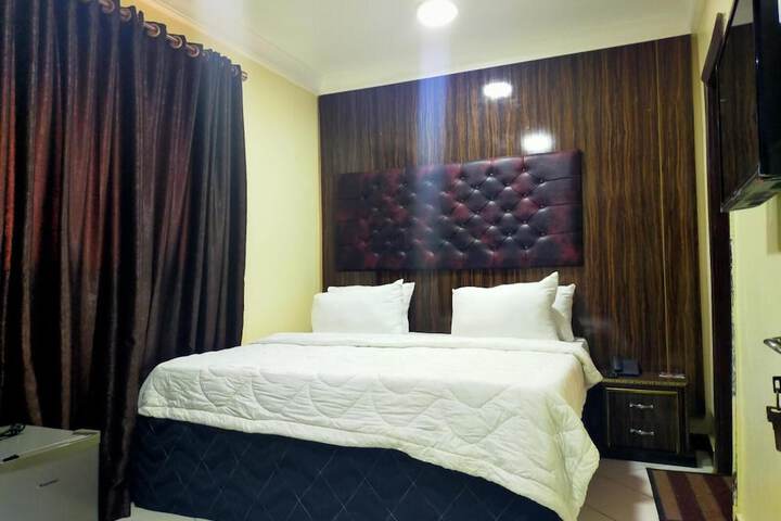 Room 18 of 34