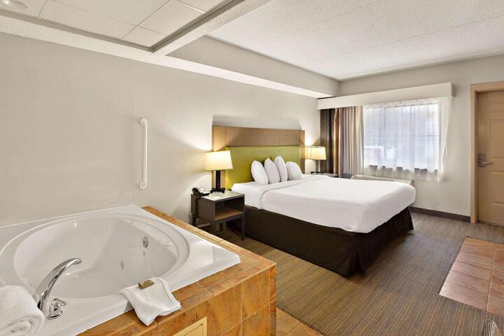 1 King Bed (41 of 43)