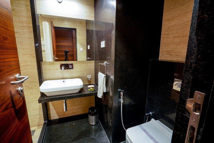 Room 16 of 25