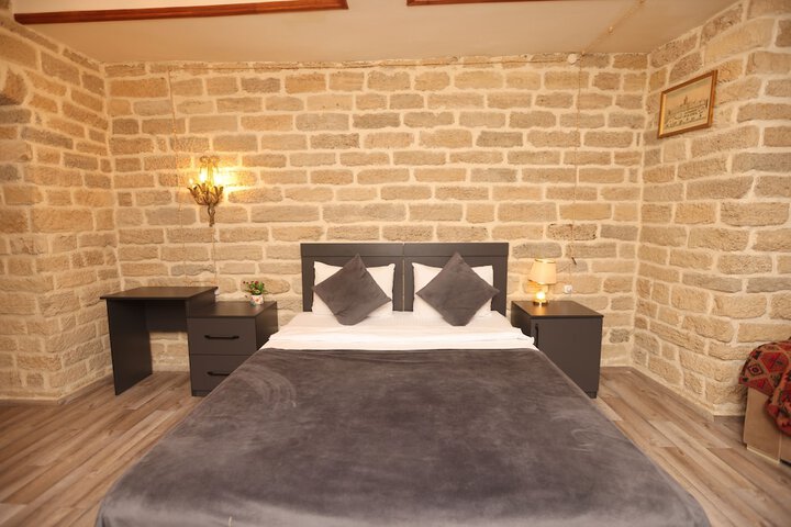 Room 8 of 65