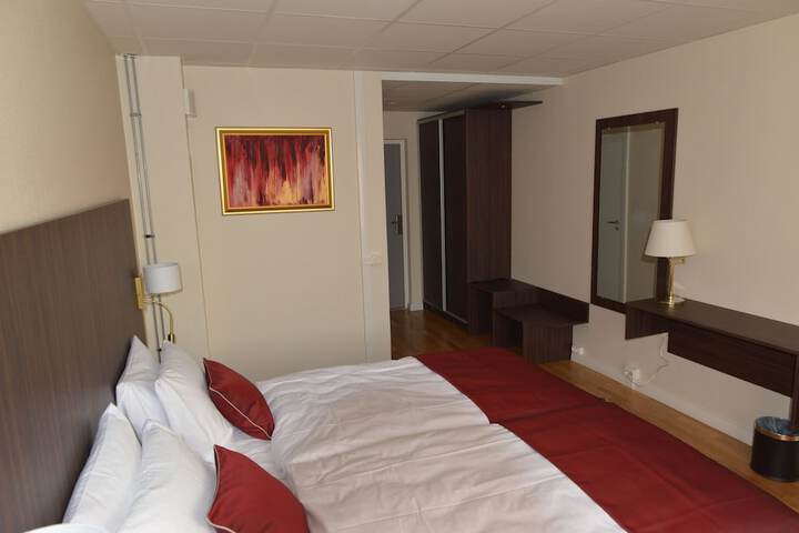 Room 10 of 43