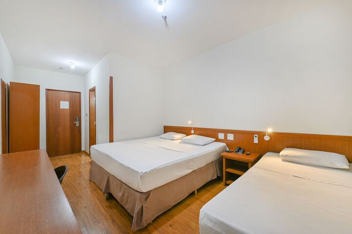 Room 9 of 32