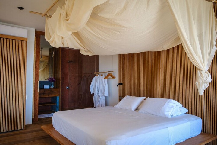 Room 50 of 74
