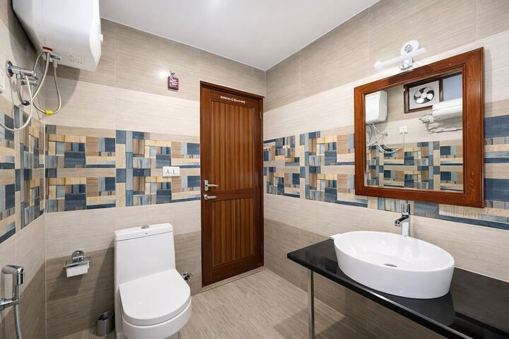Room 16 of 28