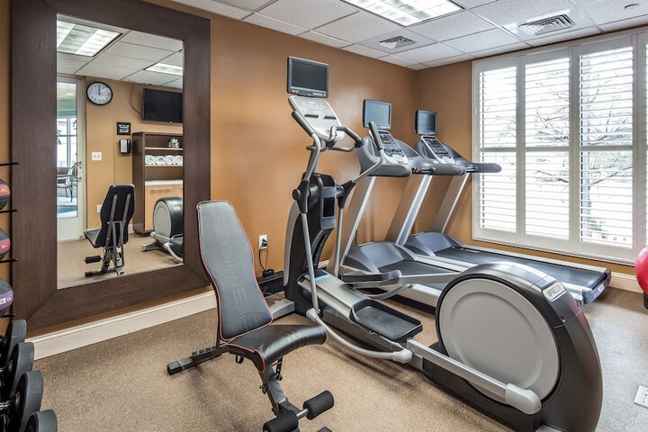 Exercise/lap pool
