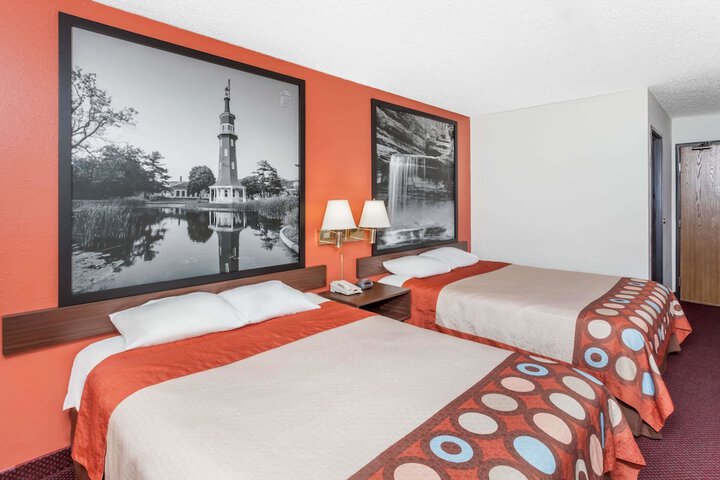 1 Queen Bed (12 of 13)