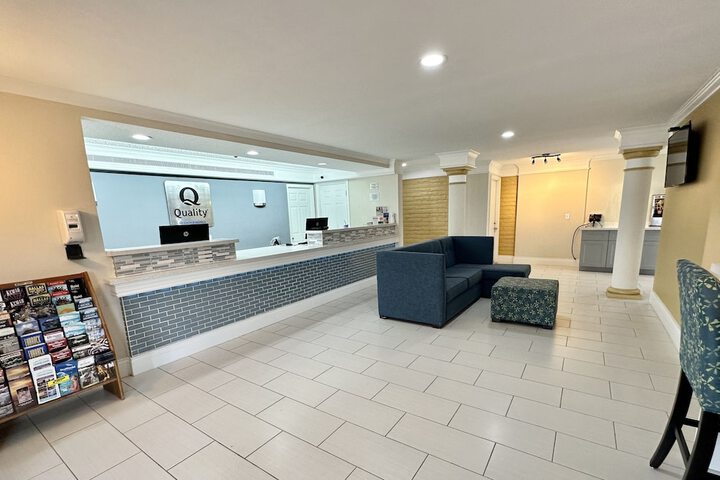 Check-in/check-out kiosk