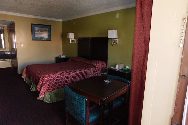Room 4 of 33