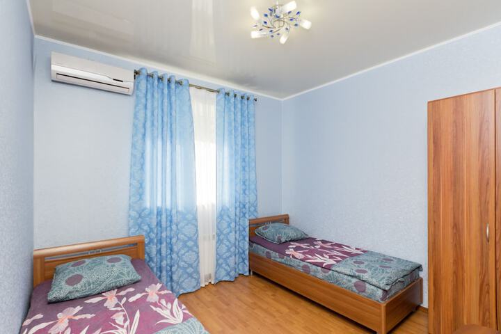 Room 6 of 76