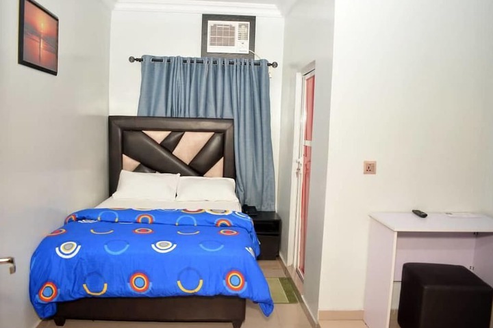 Room 4 of 20