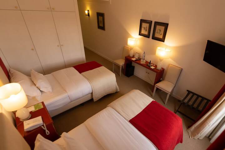 Room 16 of 152
