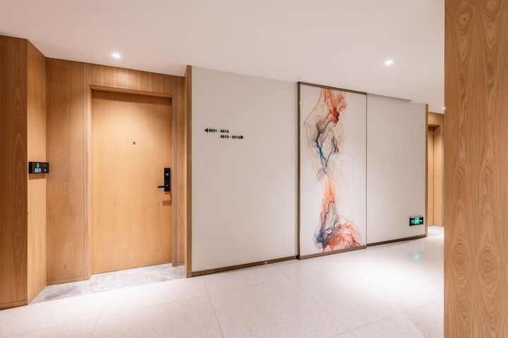 Ballroom/Hall 27 of 37