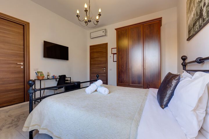 Room 6 of 31