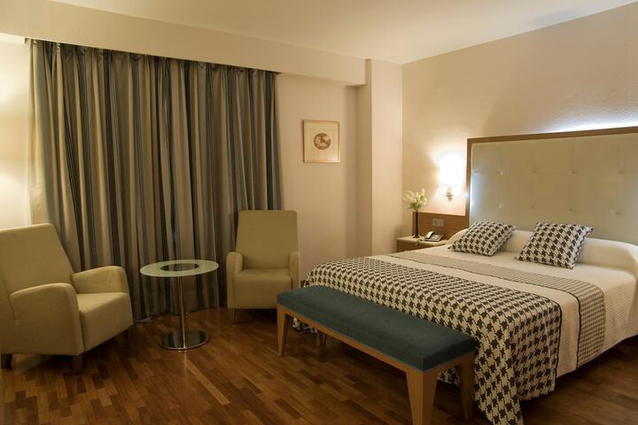 Room 9 of 39