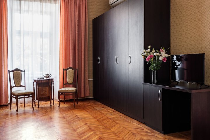 Room 12 of 48