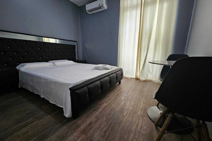 Room 2 of 6