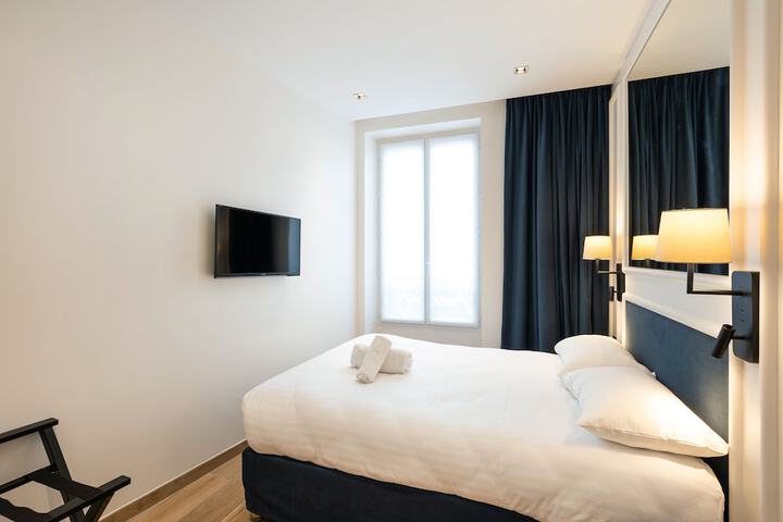 Room 27 of 70