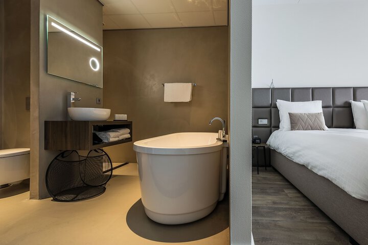 Room 45 of 106