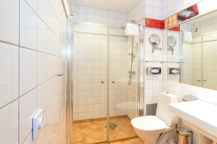 Room 32 of 50