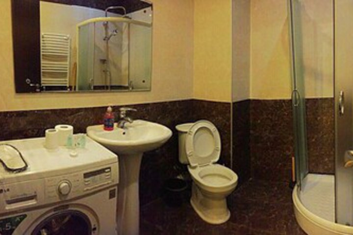 Room 9 of 82
