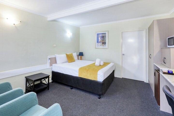 Room 6 of 22