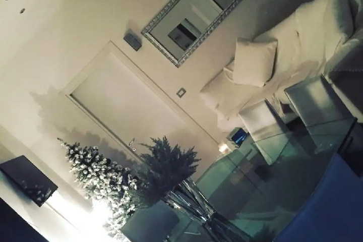 Room 5 of 11