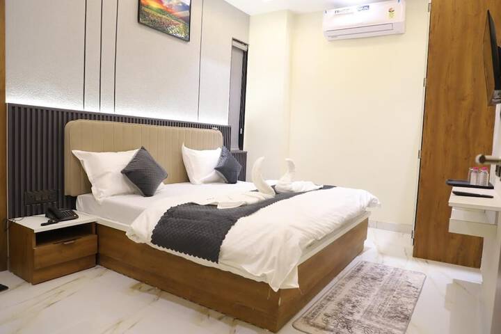 Room 9 of 35
