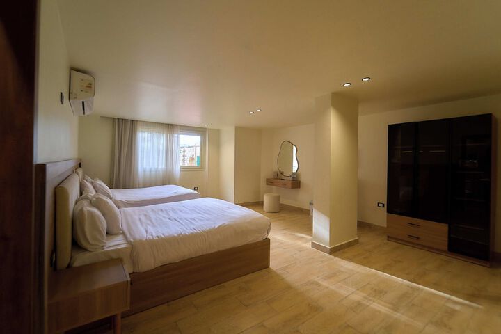 Room 40 of 174