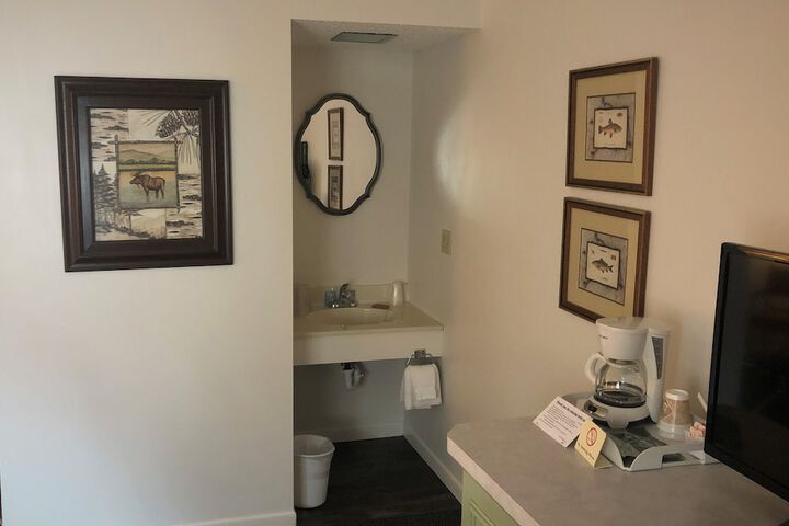 Room 4 of 72