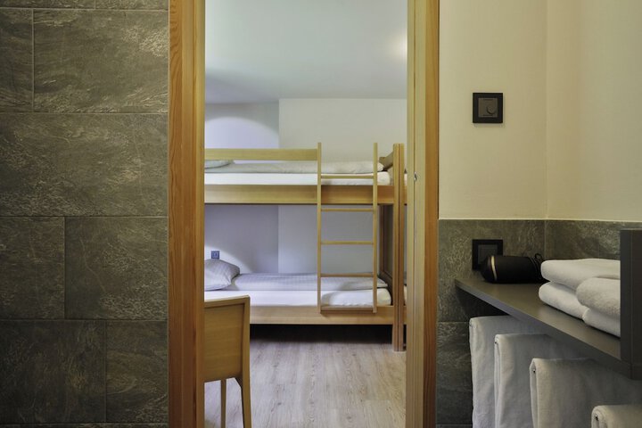 Room 16 of 64